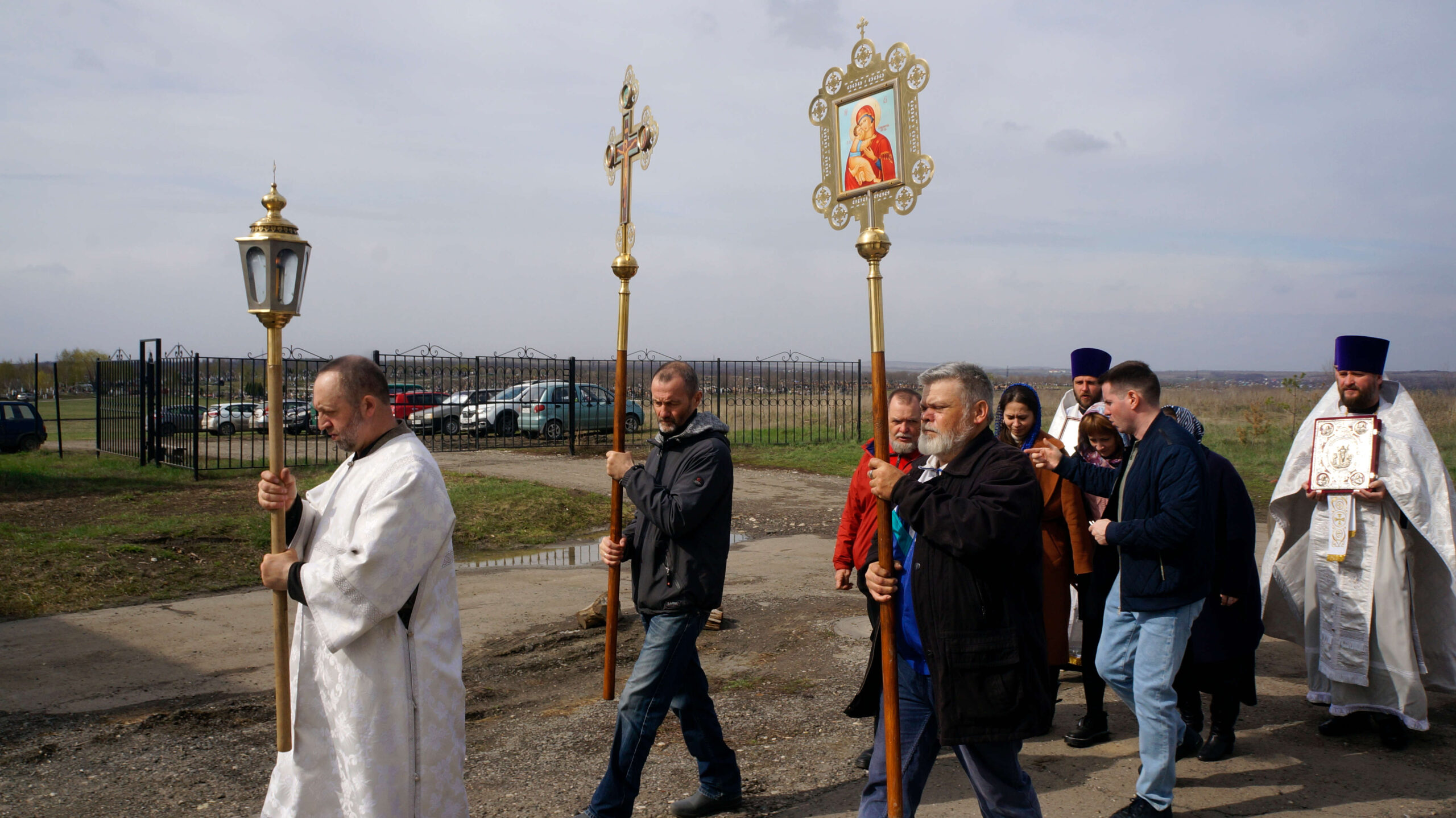 Храм лазаря сургут. Храм Лазаря Четверодневного епископа китайского Людиново. Храм Святого праведного Лазаря Четверодневного Сургут. Темрюк храм Лазаря Четверодневного. Храм Лазаря Четверодневного Ярославль.