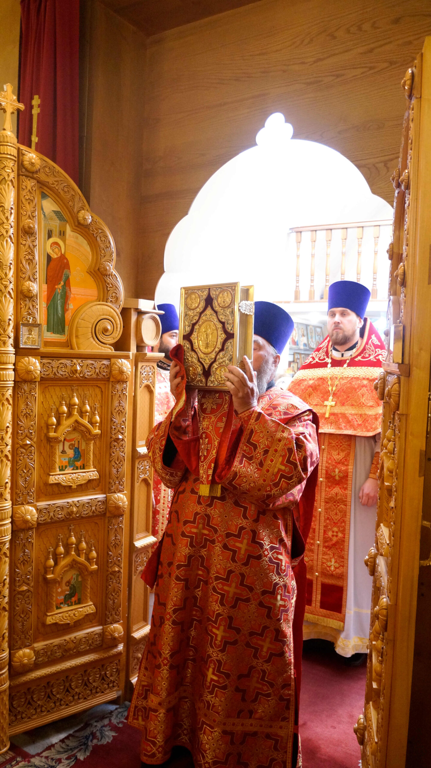 бар настоятель