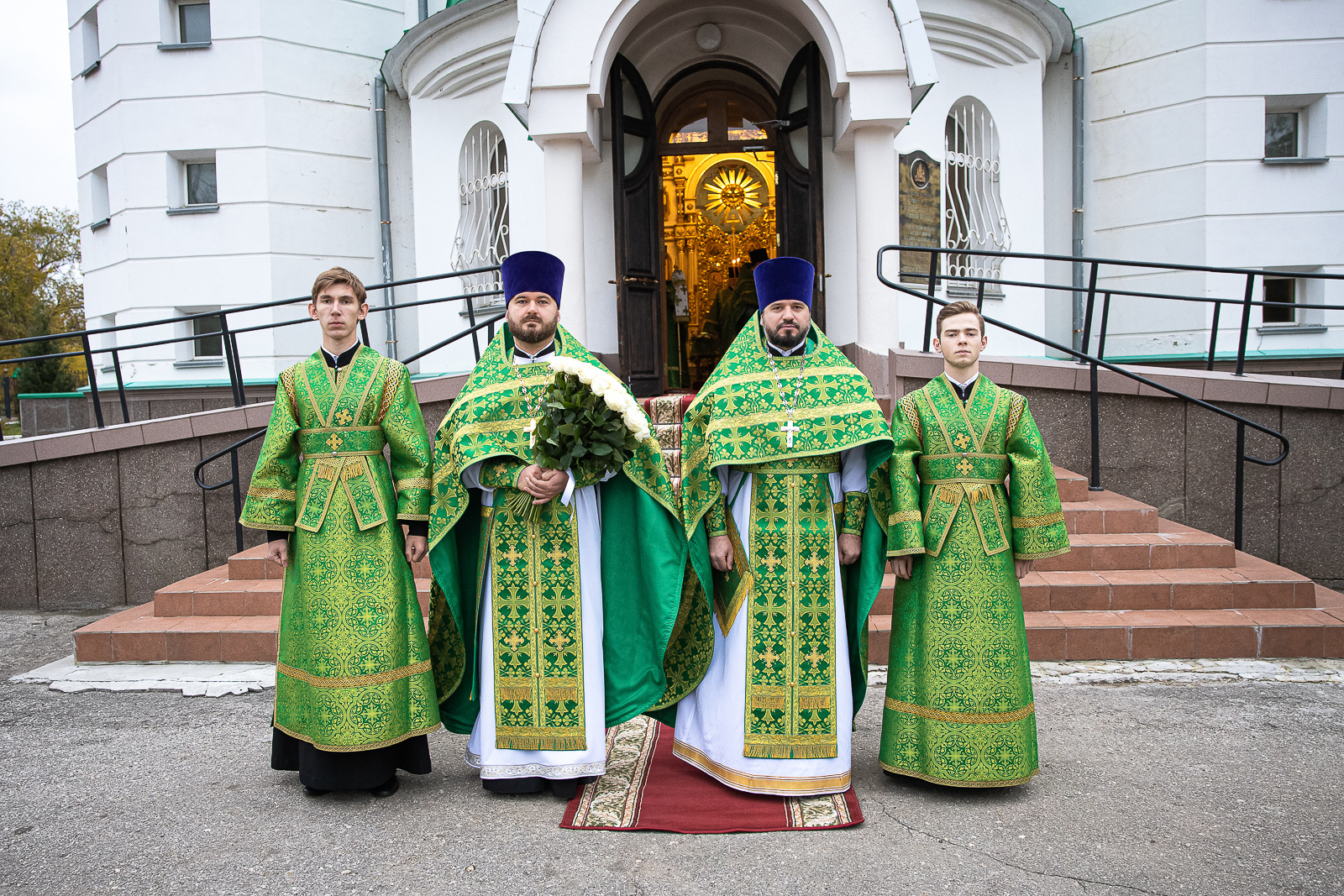 Три святителя в раменках. Приглашаем на престольный праздник нашего храма. Архиерей фото.